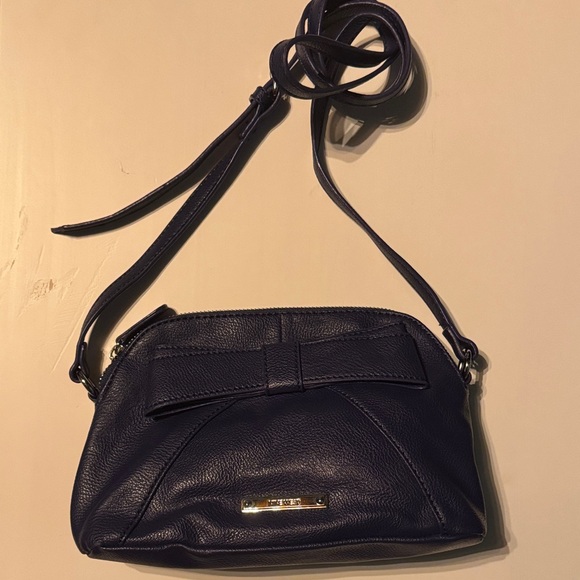 Small Nine West Bag Navy Leather Crossbody Bag Bow Front Design Classic Style - Picture 1 of 10